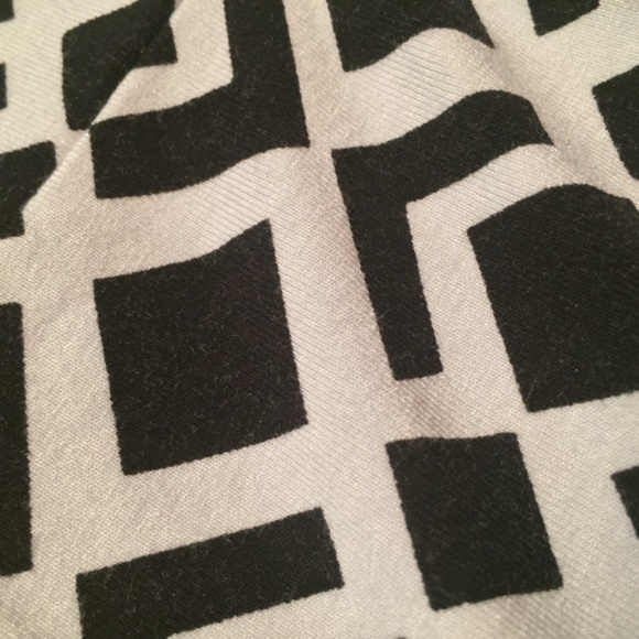 Ann Taylor black & white geometric print stretch sleeveless dress - Picture 5 of 7